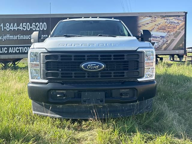 Image of Ford F-350 equipment image 1