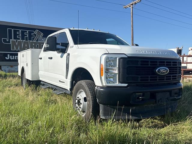 Image of Ford F-350 equipment image 2