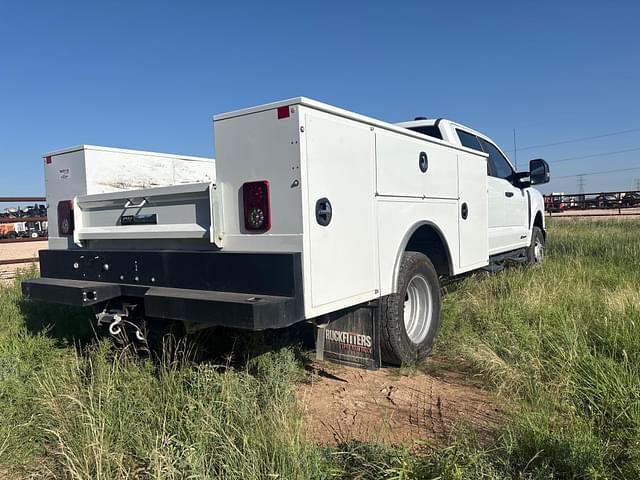 Image of Ford F-350 equipment image 4