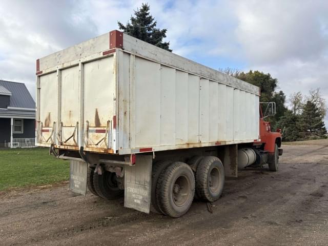 Image of Ford 880 equipment image 3