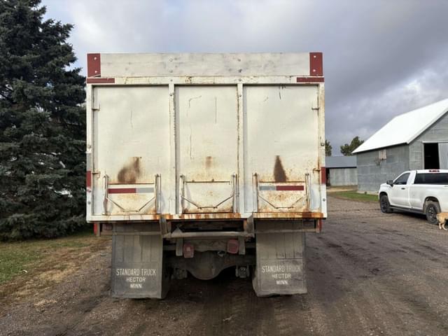 Image of Ford 880 equipment image 4