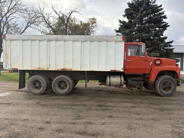 Image of Ford 880 equipment image 2