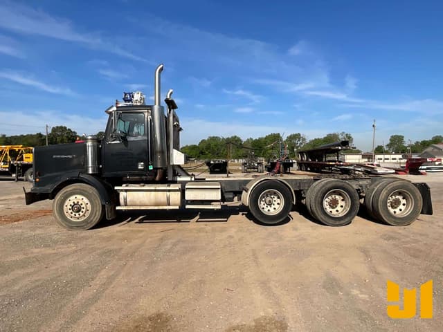 Image of Western Star 4900 SA equipment image 1