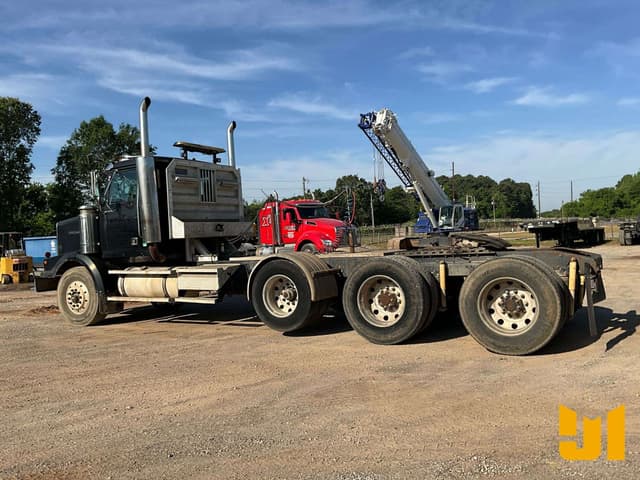 Image of Western Star 4900 SA equipment image 2