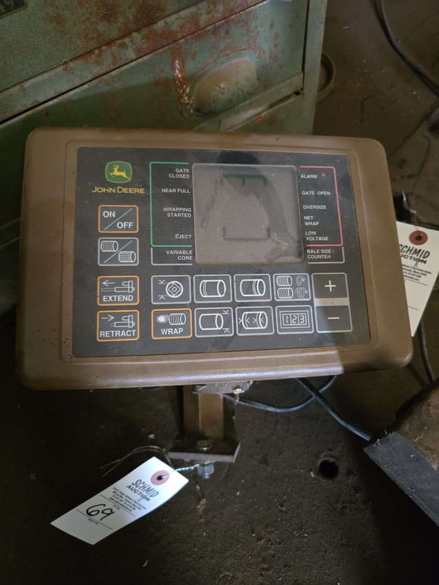 Image of John Deere 567 equipment image 1