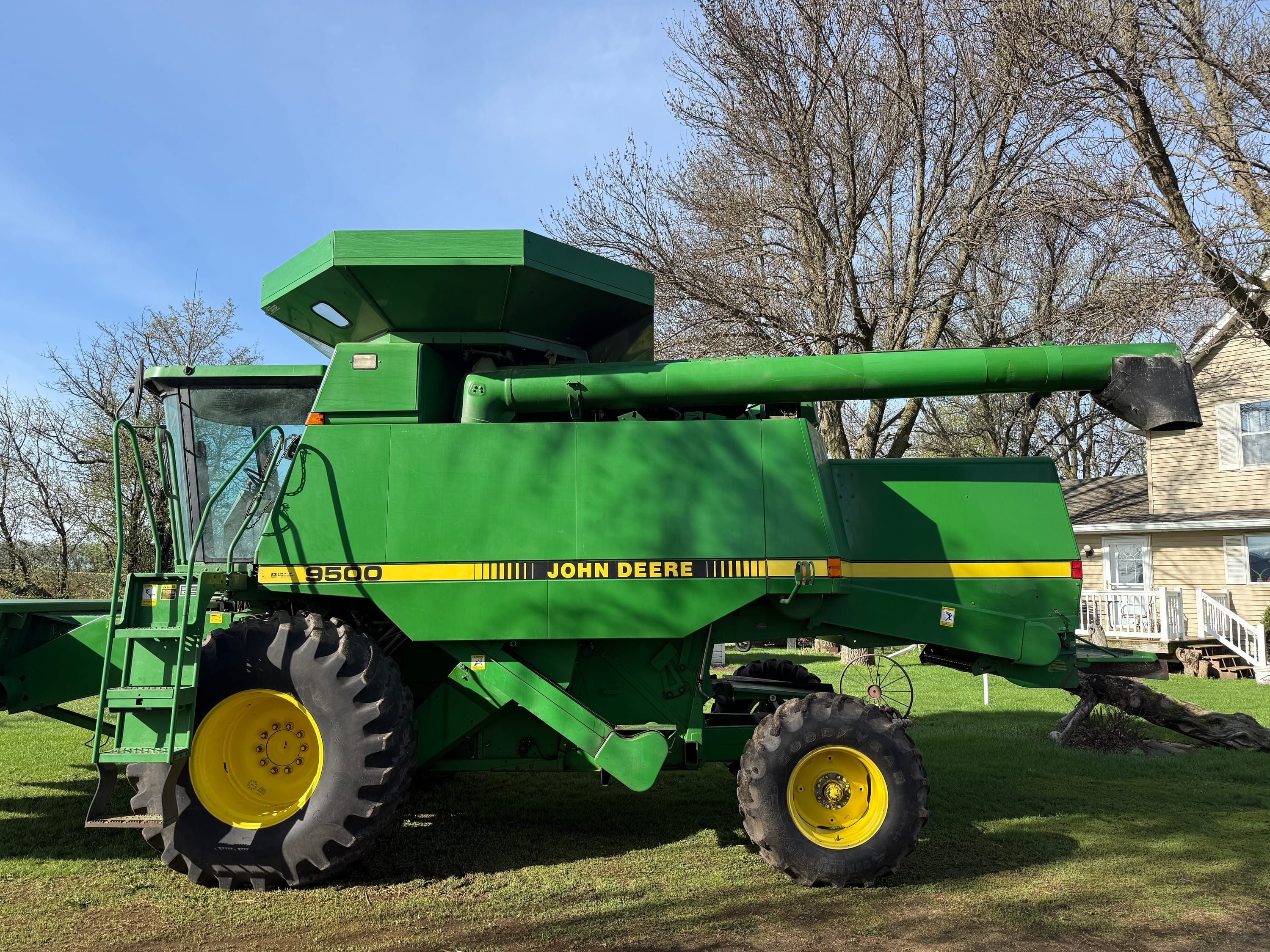 John Deere 9500 Equipment Image0