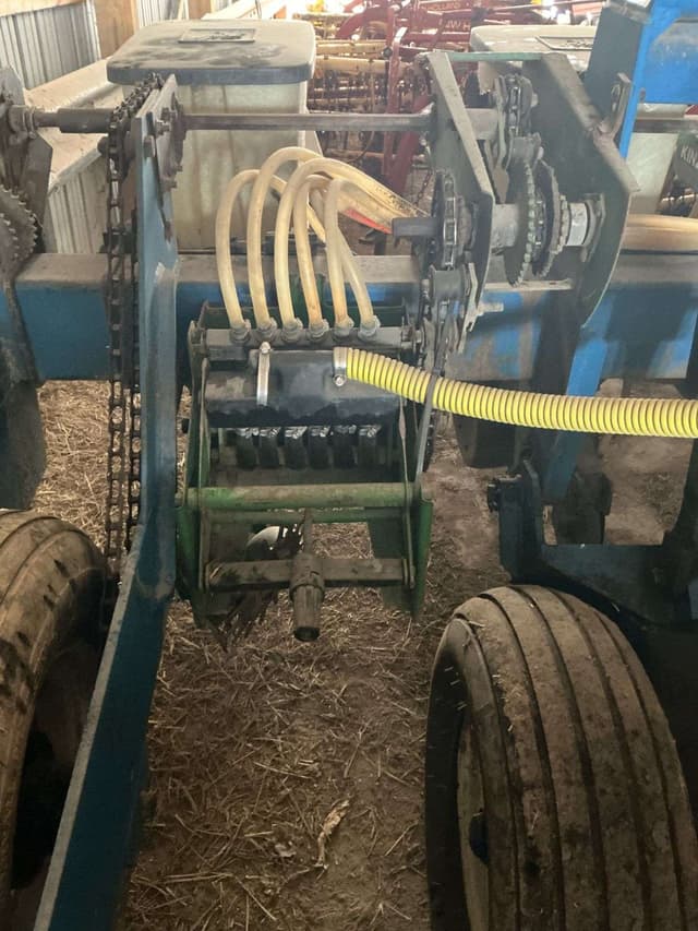 Image of Kinze 2000 equipment image 3