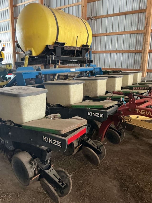 Image of Kinze 2000 equipment image 1