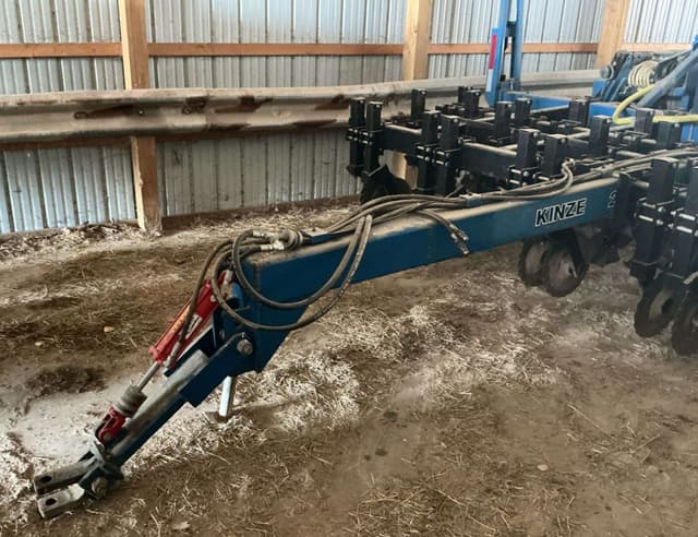 Image of Kinze 2000 equipment image 2