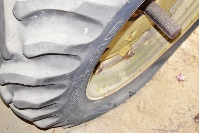 Image of John Deere 2240 equipment image 3