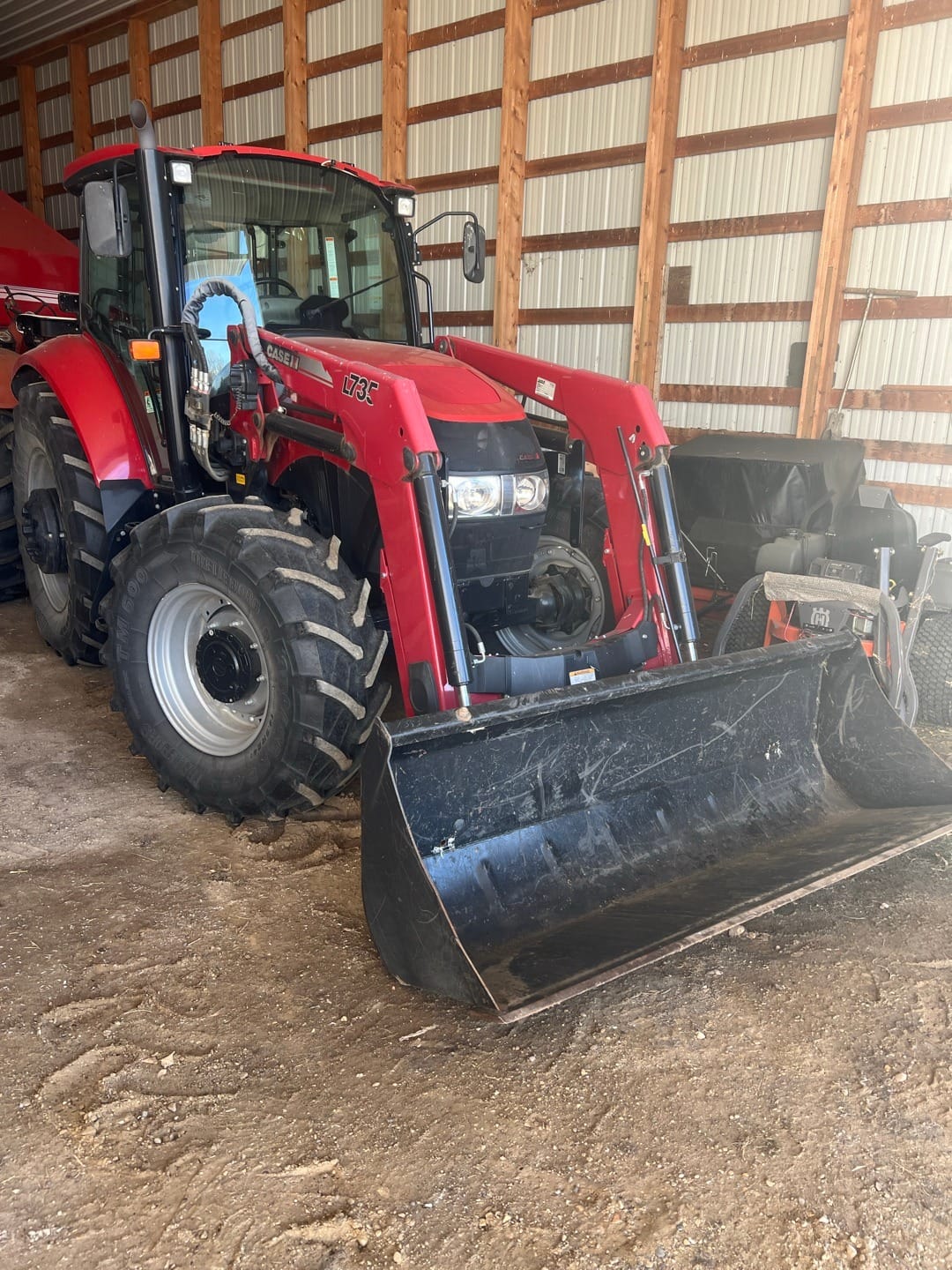 2017 Case IH Farmall 105U Equipment Image0