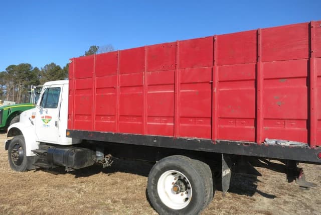 Image of International 4700 equipment image 3