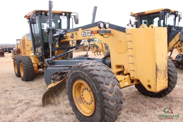 Image of John Deere 672G equipment image 1
