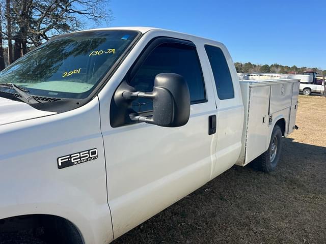 Image of Ford F-250 equipment image 3