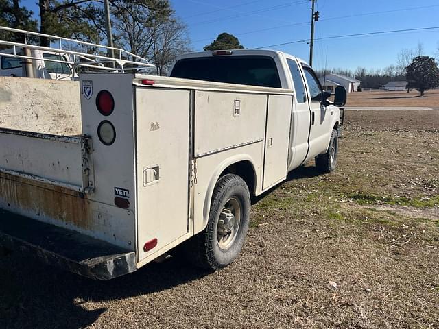 Image of Ford F-250 equipment image 2