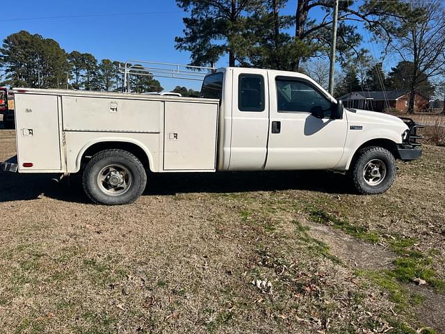 Image of Ford F-250 equipment image 1