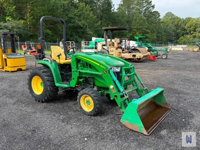 Image of John Deere 3033R equipment image 3