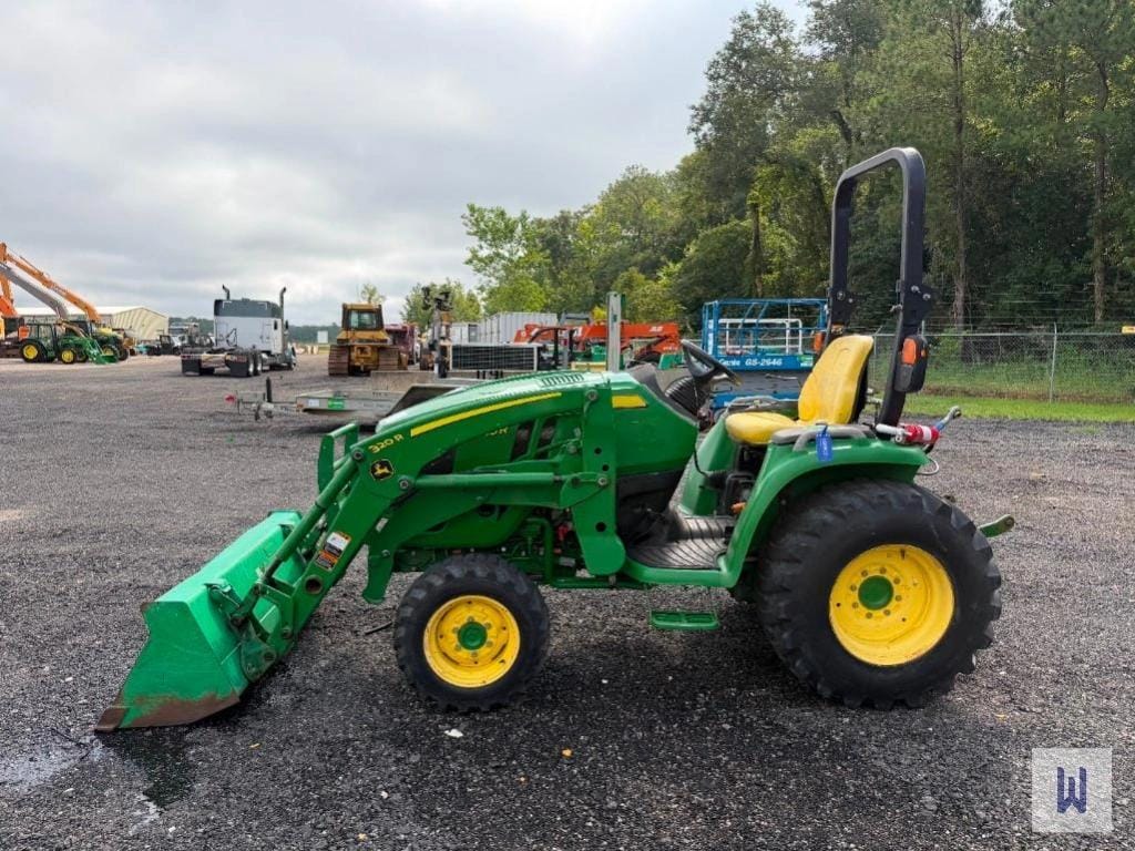 2019 John Deere 3033R Equipment Image0