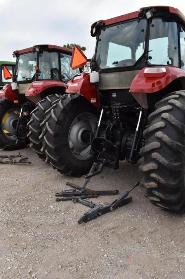 Image of Case IH Farmall 110A equipment image 3