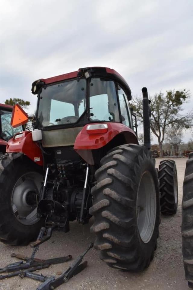 Image of Case IH Farmall 110A equipment image 2