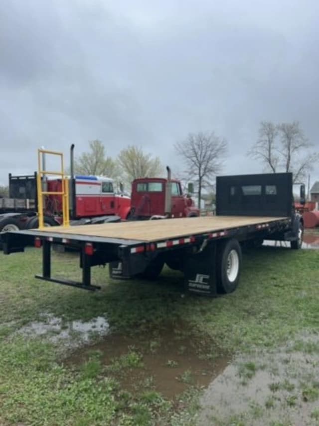 Image of Freightliner M2 equipment image 2