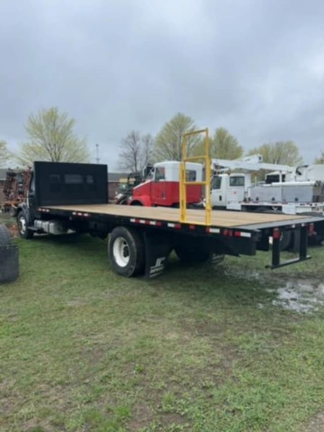 Image of Freightliner M2 equipment image 3