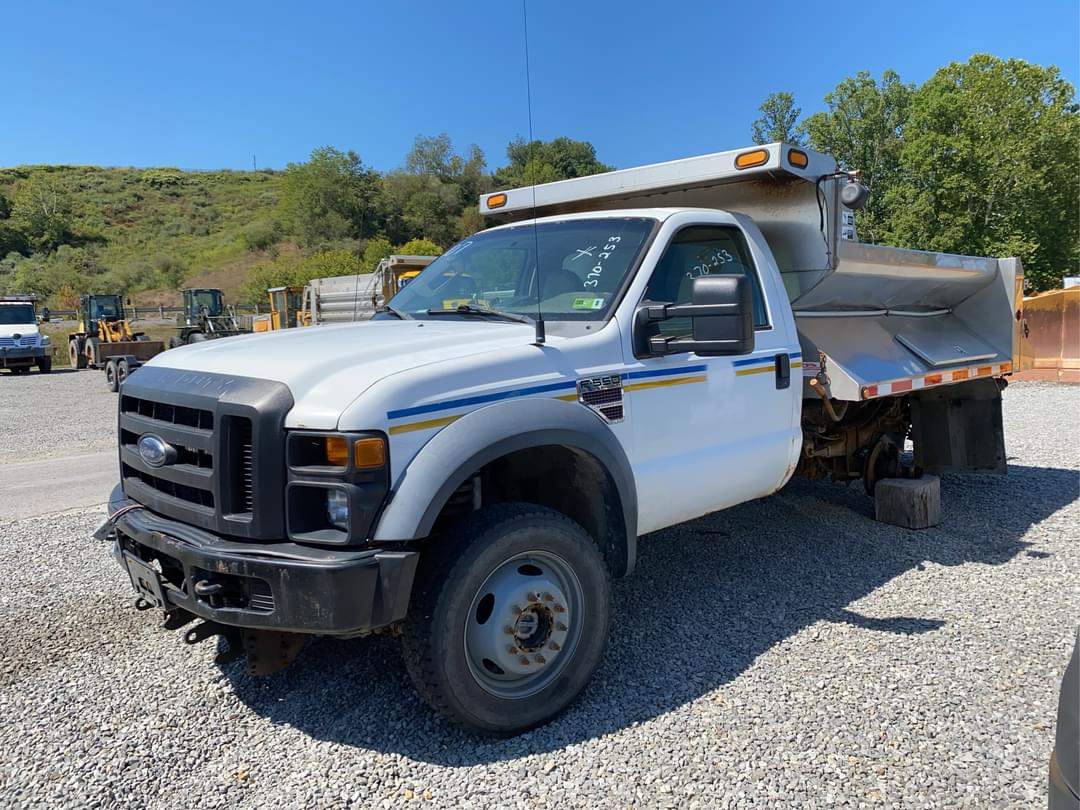 Image of Ford F-550 Primary image