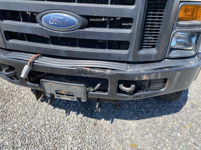 Image of Ford F-550 equipment image 2