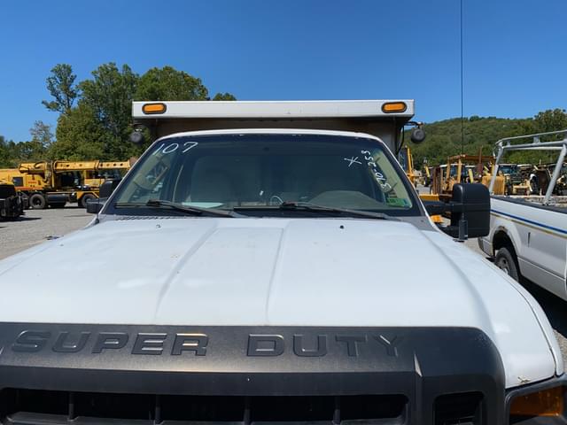 Image of Ford F-550 equipment image 3