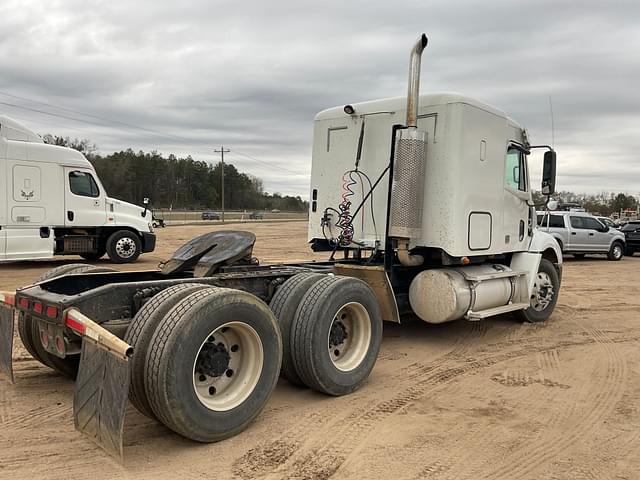 Image of Freightliner Columbia equipment image 4