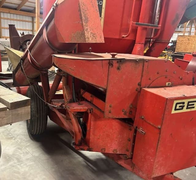 Image of Gehl MX100 equipment image 3