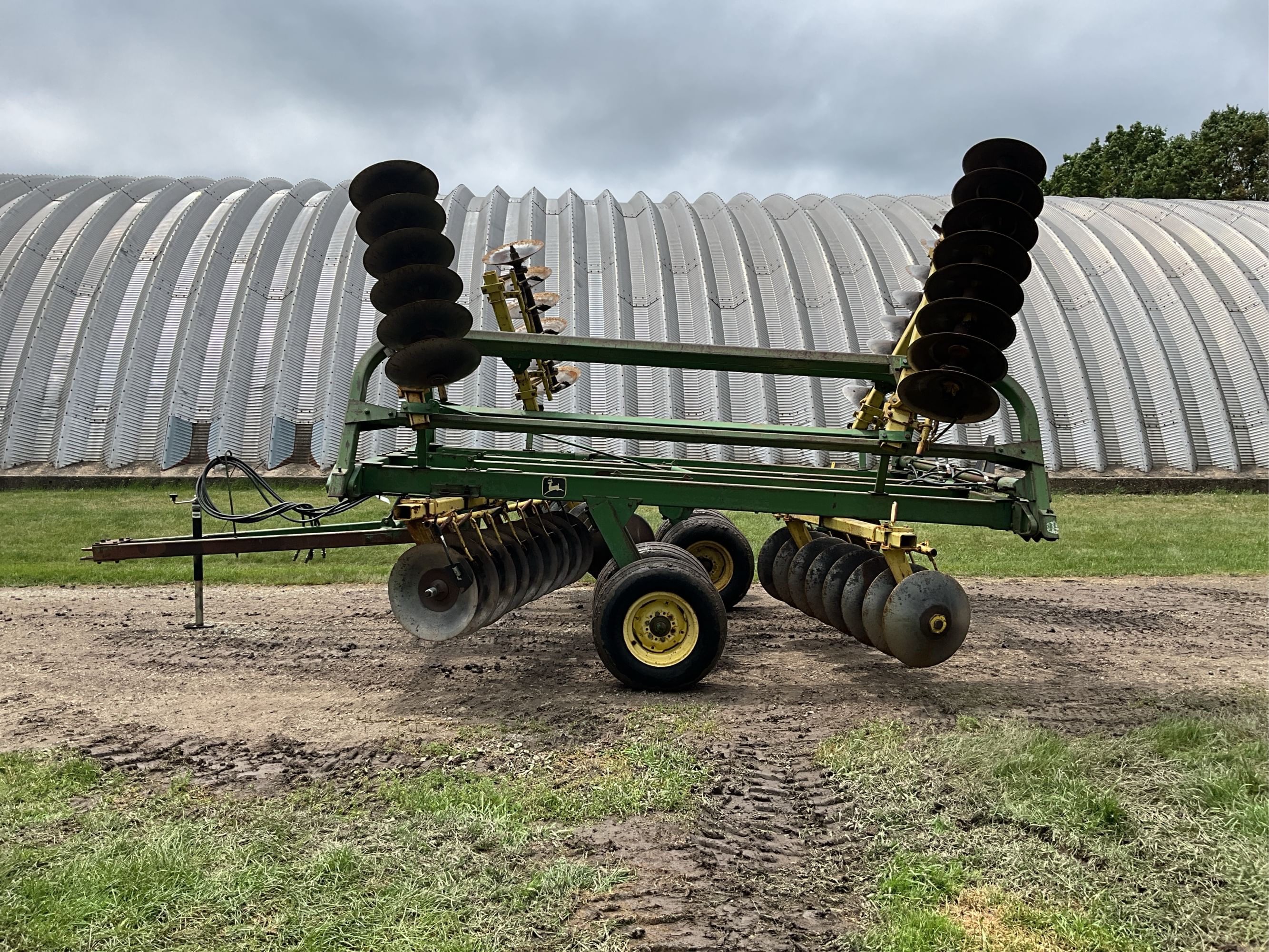 John Deere 230 Equipment Image0