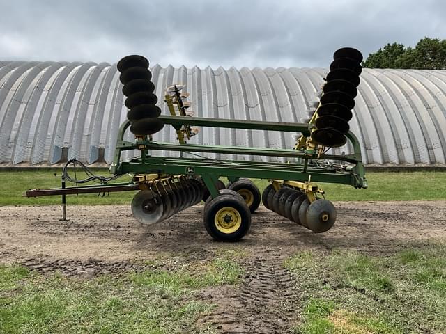 Image of John Deere 230 equipment image 1