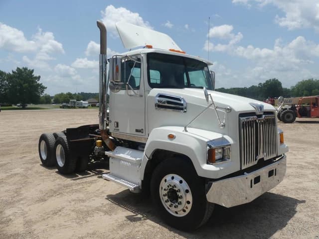 Image of Western Star 4700SF equipment image 1