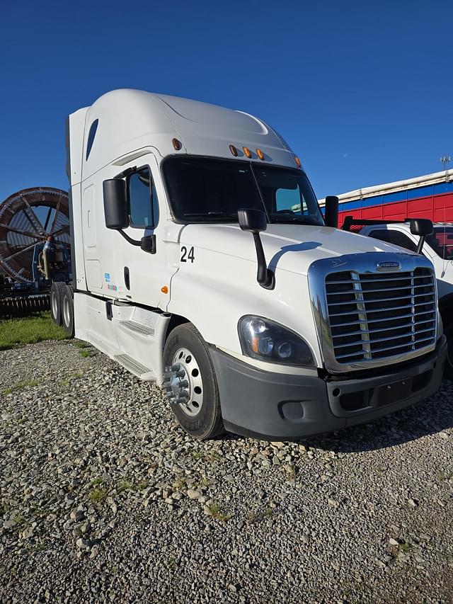 Image of Freightliner Cascadia 125 equipment image 2
