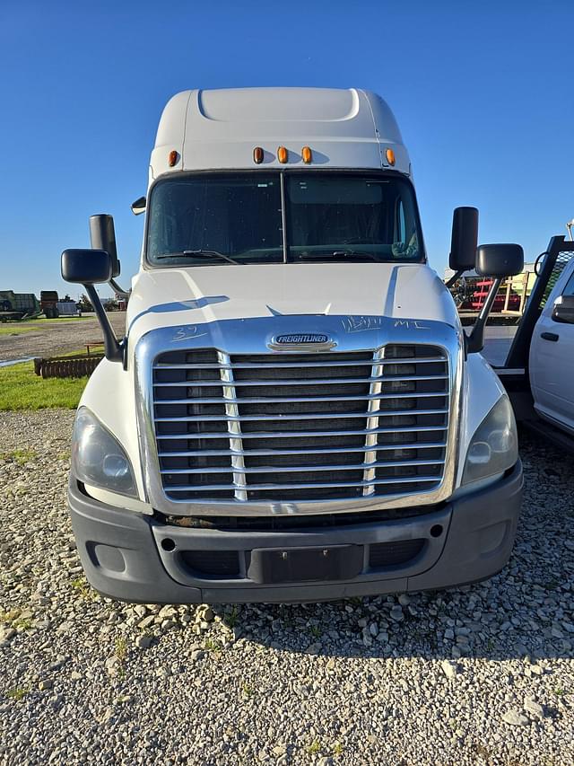Image of Freightliner Cascadia 125 equipment image 1