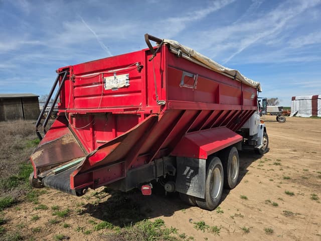 Image of Freightliner FL80 equipment image 3