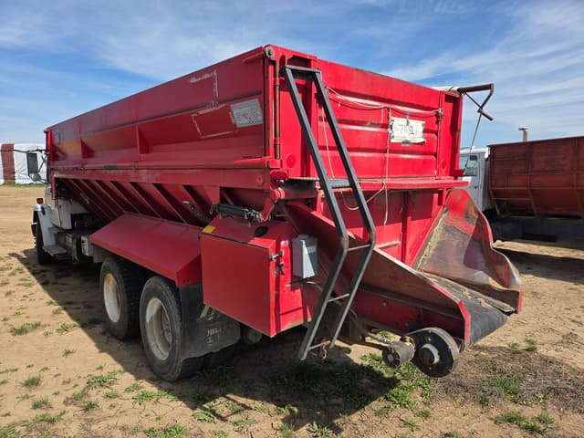 Image of Freightliner FL80 equipment image 4