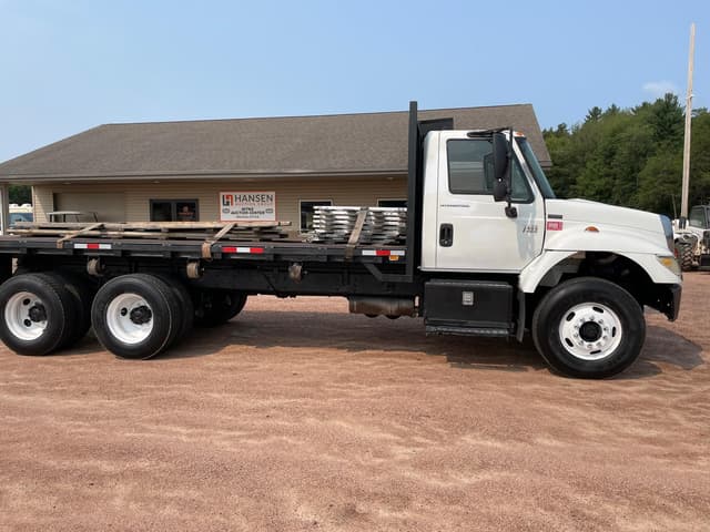 Image of International 7400 equipment image 2