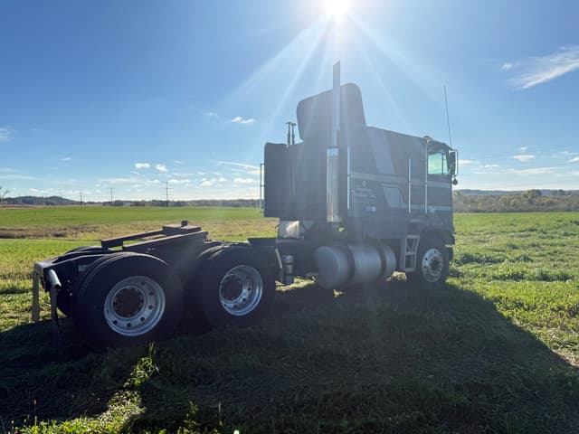 Image of Freightliner Cab Over equipment image 3