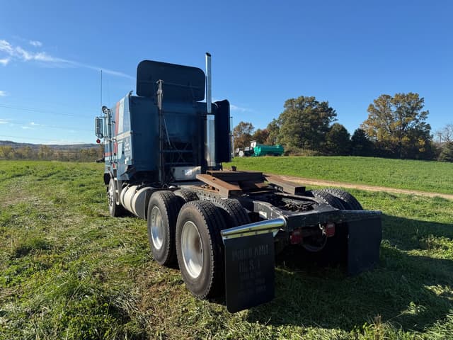 Image of Freightliner Cab Over equipment image 4