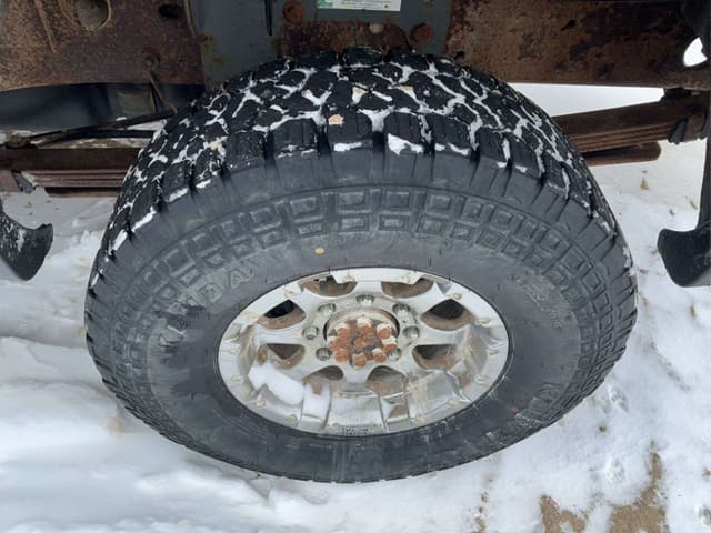 Image of Chevrolet 2500 equipment image 2