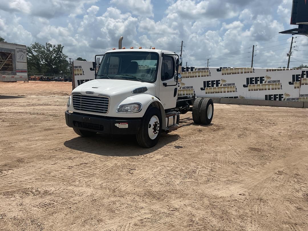 Image of Freightliner M2 106 Primary image