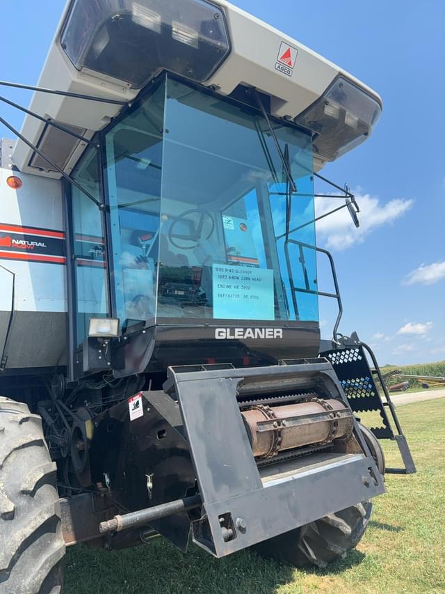 Image of Gleaner R42 equipment image 2
