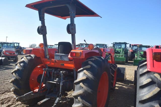 Image of Kubota M4800 equipment image 2