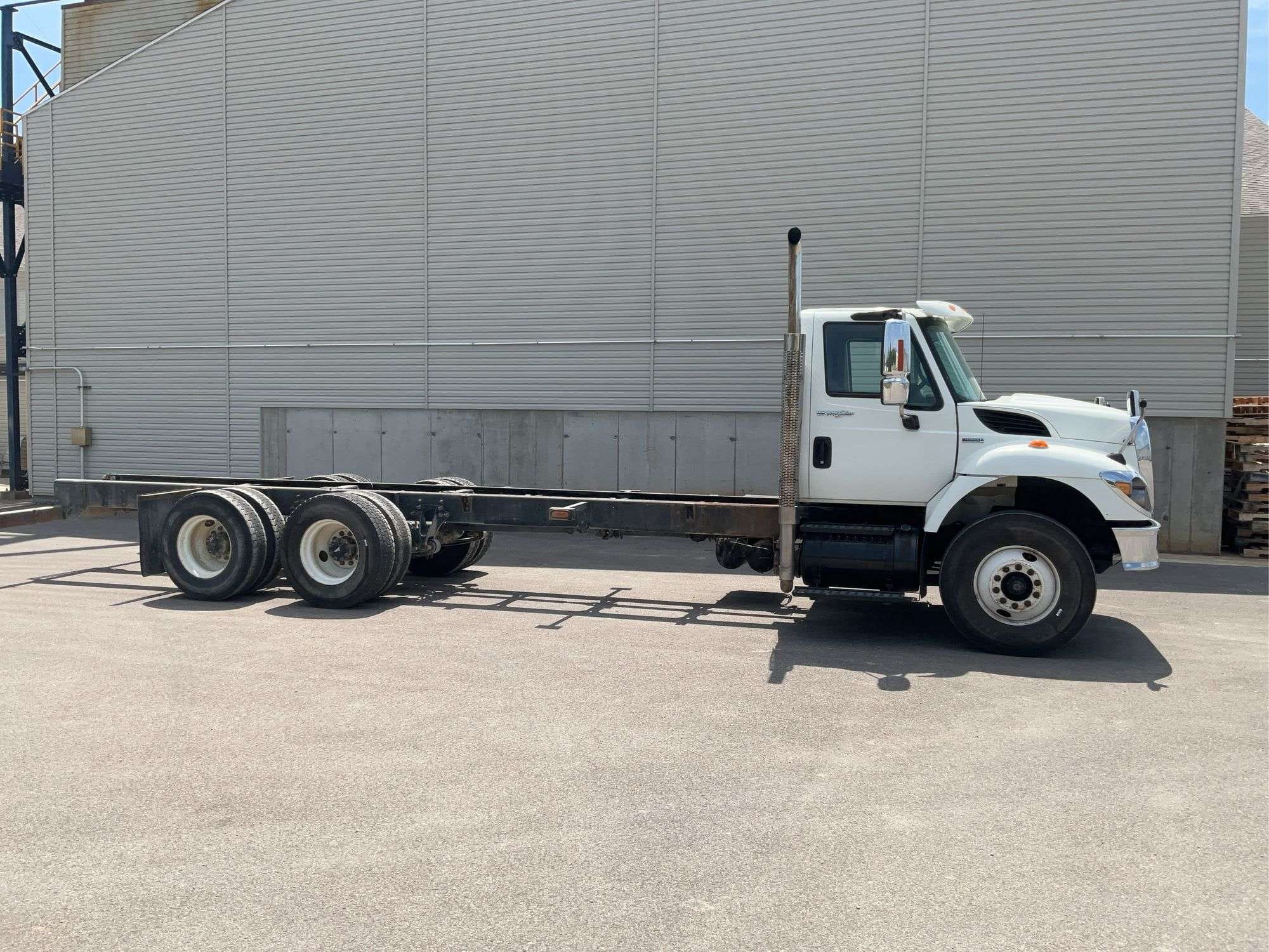 2008 International Workstar 7400 Equipment Image0