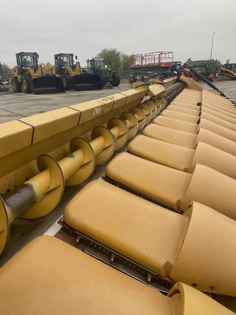 Image of Lexion C516-30 equipment image 2