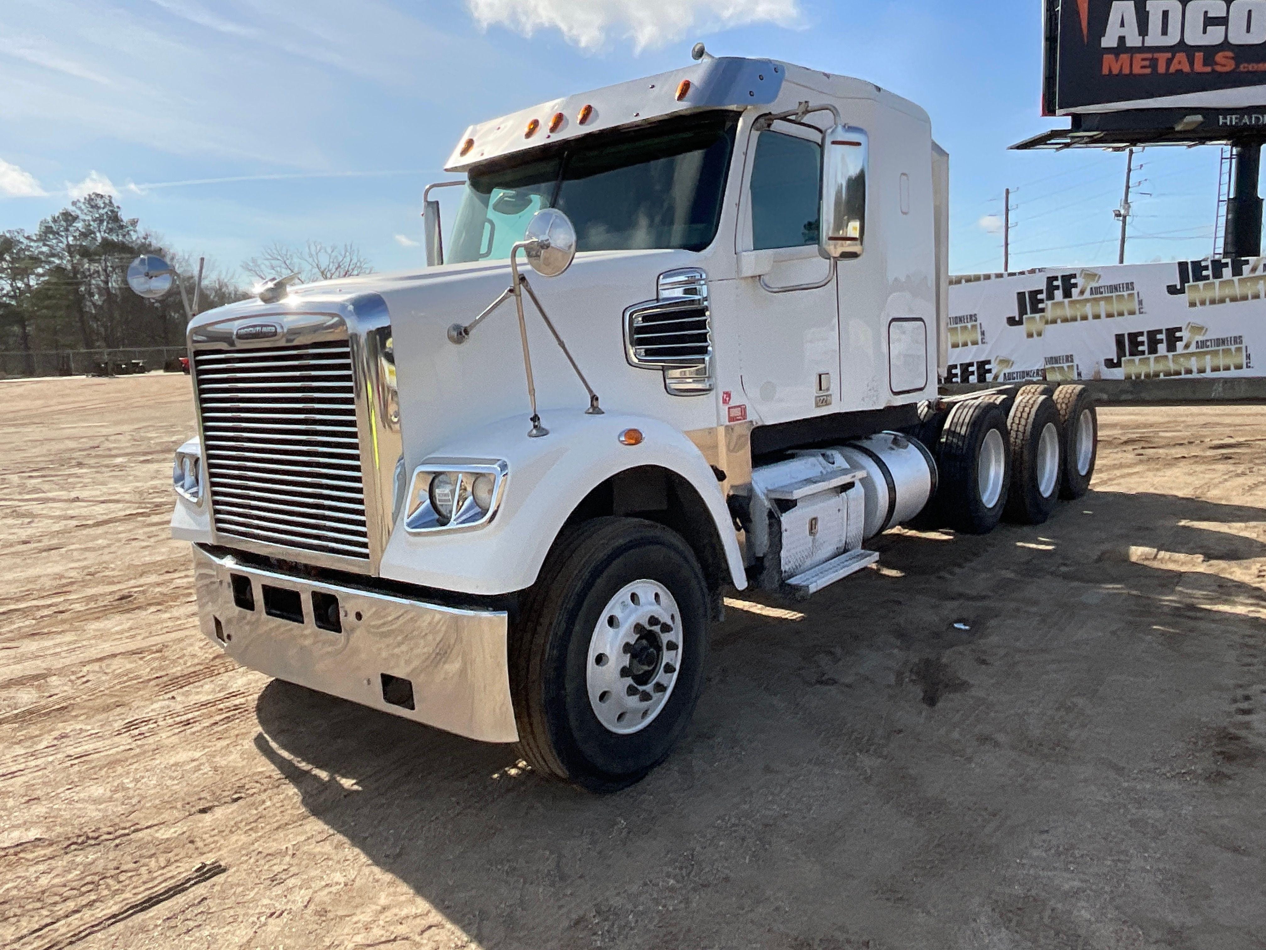 Main image Freightliner SD122