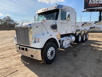 Main image Freightliner SD122