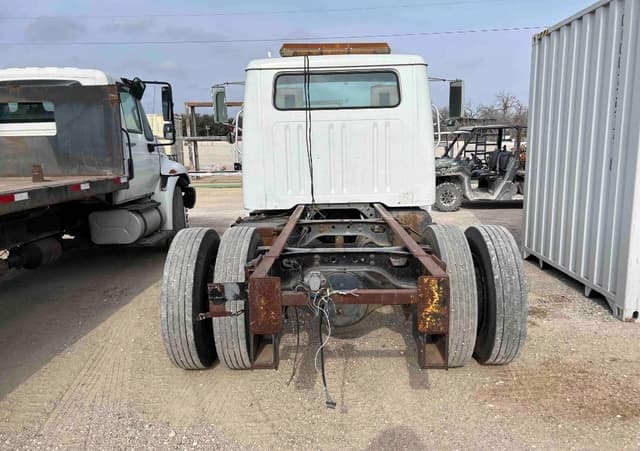 Image of International 4600 equipment image 3